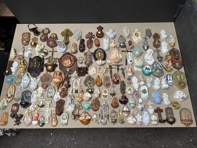 Collection Holy Water Holders en Porcelain / Wood / Terra - Cotta / Brass / Zinc Etc.., Belgium / France / Netherlands / Spain / Portugal 19 th century & 20 th Century