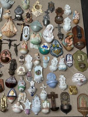Collection Holy Water Holders en Porcelain / Wood / Terra - Cotta / Brass / Zinc Etc.., Belgium / France / Netherlands / Spain / Portugal 19 th century & 20 th Century