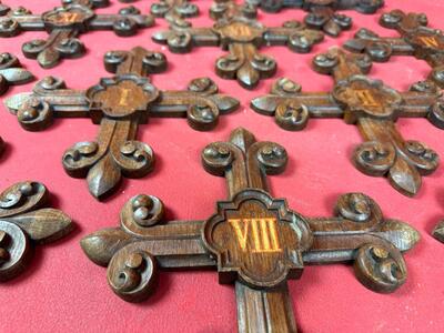 Complete Series Of 14 “Cross-Stations” Of The Cross style Gothic - Style en Oak wood, France 19 th century ( Anno 1865 )