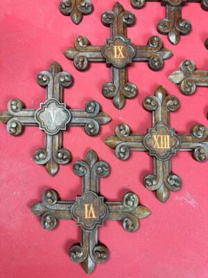 Complete Series Of 14 “Cross-Stations” Of The Cross style Gothic - Style en Oak wood, France 19 th century ( Anno 1865 )