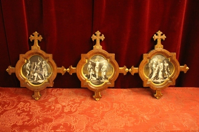 Stations Of The Cross  style Gothic - style en Painted on Porcelain Oak Frames, France 19th century (1902)