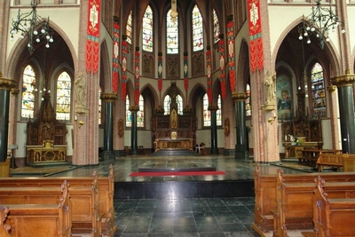 Pews style Gothic - style en Oak wood, Dutch 19th century