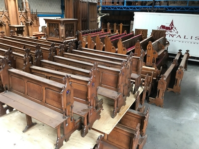 Pews style Gothic - style en Oak wood, Dutch 19th century