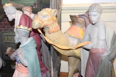 Nativity Set. Height Standing Statues 65 Cm. en plaster polychrome, Dutch 20th century (Anno 1930)