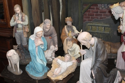 Nativity Set. Height Standing Statues 65 Cm. en plaster polychrome, Dutch 20th century (Anno 1930)