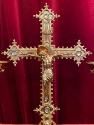 Altar - Set Candle Sticks With Matching Cross. Height Cross:  57 Cm  H X 28 Cm W.  style Gothic - style en Bronze / Polished and Varnished / Glass Stones, Belgium 19 th century ( Anno 1875 )