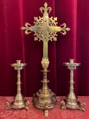 Altar Set Measures Cross H 58 Cm X W 29 Cm X D 18 Cm. Measures Candle Sticks 26 Cm. D 18 Cm style Gothic - style en Full - Bronze / Gilt, Belgium  19 th century ( Anno 1885 )