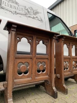 Matching Kneelers style Gothic - style en Oak wood, Belgium 19th century ( anno 1890 )