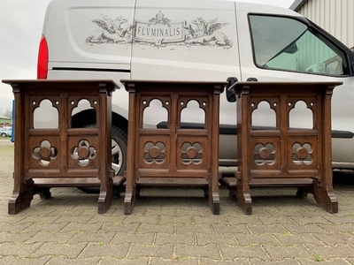 Matching Kneelers style Gothic - style en Oak wood, Belgium 19th century ( anno 1890 )