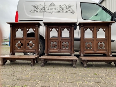 Matching Kneelers style Gothic - style en Oak wood, Belgium 19th century ( anno 1890 )