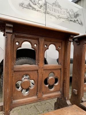 Matching Kneelers style Gothic - style en Oak wood, Belgium 19th century ( anno 1890 )