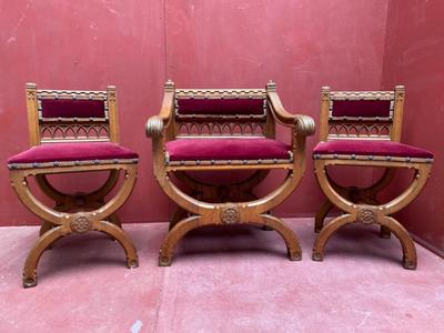 Set Of Sediliae. Completely & Professionally Refit According To The Traditional Methods And With Original Materials. style Gothic - Style en Oak Wood / Red Velvet, Belgium 19 th century ( Anno 1875 )