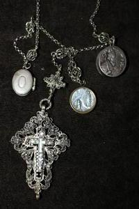 Rosaries, Totally Hand - Made, Reliquaries With Relics en silver crosses, cloisonne - Filigrain, Germany 19th century (1870)