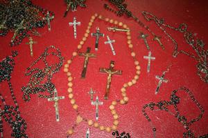 Great Number Of Hand-Made Large Wooden Sister-Rosaries Including  About 30 Mission-Crosses From Sister-Monastery en Brass / Bronze / Wood, belgium 19 th century ( Anno 1875 )