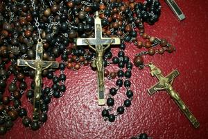 Great Number Of Hand-Made Large Wooden Sister-Rosaries Including  About 30 Mission-Crosses From Sister-Monastery en Brass / Bronze / Wood, belgium 19 th century ( Anno 1875 )