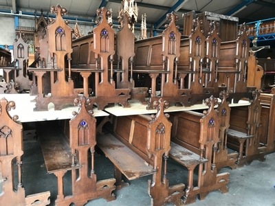 Loading 34 Pews Form Holy Heart Church Boxtel Netherlands September 2017 style Gothic - style en Oak wood, Dutch 19th century