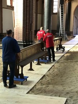 Loading 34 Pews Form Holy Heart Church Boxtel Netherlands September 2017 style Gothic - style en Oak wood, Dutch 19th century