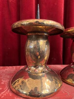 Matching Candle Holders Totally Hand - Hammered. Measures Without Pin. style art - deco en Brass, Belgium 20 th century ( Anno 1930 )