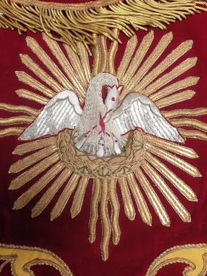 4 BAROQUE-STYLE Exceptional And High Quality Complete Canopy Ornaments.