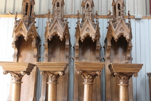 Exposition - Chapels With Stands style gothic en wood polychrome, France 19th century