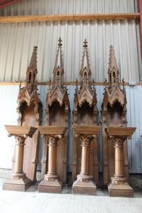 Exposition - Chapels With Stands style gothic en wood polychrome, France 19th century