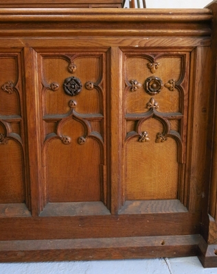 Paneling 4 X 3.3. Mtrs. Total Length 13.2  Mtrs /  43.2 Ft style Gothic - style en Oak wood, England 19th century