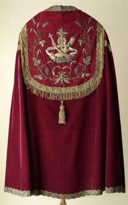 Complete Highmass Set, With  Chasuble , 2 Dalmatics, Cope, 3 Maniples, 2 Stolae,  Burse Und Chaliceveil. style Romanesque en red velvet. Goldstitchery., Southern Netherlands 18 th century