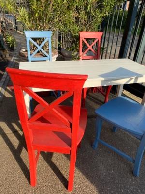 Four Chairs With Table en Wood,