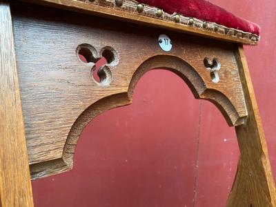 Series Of 50 Matching Gothic-Style Foldable Kneeler-Seats style Gothic - style en Oak Wood / Red & Green Velvet, Belgium  19 th century