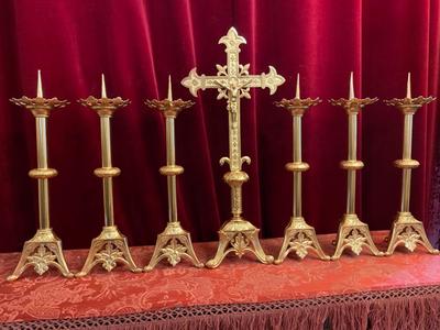 Altar Set Measures Cross H 61 Cm X W28 Cm X D 17 Cm. Measures Candle Sticks Without Pin 42 Cm. en Brass / Bronze / Gilt /  Polished and Varnished, France 19 th century ( Anno 1890 )
