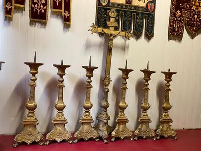 Exceptional Altar Set Measures Cross H 205 Cm X W 75 Cm X D 50 Cm. Measures Candle Sticks Without Pin 112 Cm. Could Be Polished. style BAROQUE-STYLE en Bronze Gilt, France 19 th century ( Anno 1850 )