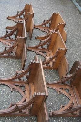 Hanging Wall Pedestals style Gothic - style en Oak wood, Dutch 19th century ( anno 1885 )