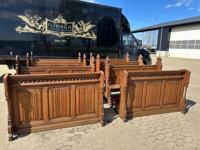 Interior Home Chapel 6 Pews With Front Parts  style Gothic - Style en Oak wood, Netherlands  19 th century