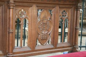 COMMUNION-KNEELER , FULL OAK , HAND-CARVED , 225 CM X H. 80 X D. 50 CM / 88” X H. 31” X D. 20” , BELGIUM, ANNO 1870.