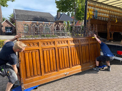 Complete Series Of 90 Solid Oak Church Pews Complete With Kneelers !!! 65 Pieces Left style Gothic - style en Oak wood, Leonardes Church Beek en Donk Netherlands 19 th century