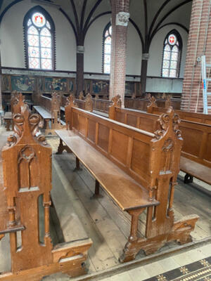 Complete Series Of 90 Solid Oak Church Pews Complete With Kneelers !!! 65 Pieces Left style Gothic - style en Oak wood, Netherlands  19 th century ( Anno 1890 )