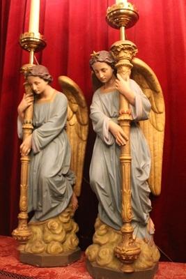 Matching Pair Of Angels With Lighting. Height Without Lights 90 Cm. style Gothic - style en Terra-Cotta polychrome, France 19th century ( anno 1875 )