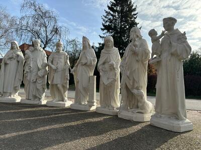 Series Of 7 Matching Statues With Matching Wall-Pedestals Could Be Expanded To 10 Matching Pieces. style Gothic - Style en Plaster, Belgium  19 th century ( Anno 1885 )