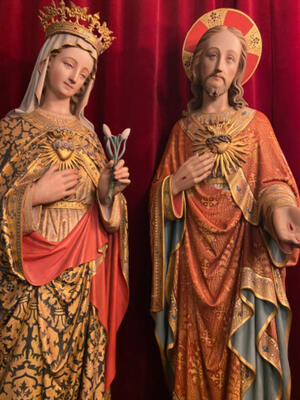 Very High Quality Matching Pair Of Sculptures The Sacred Hearts Of St. Mary & Jesus  style Gothic - Style en FULLY HAND-CARVED WOOD AND HAND-PAINTED., Bruges - Belgium 19th century ( anno 1865 )