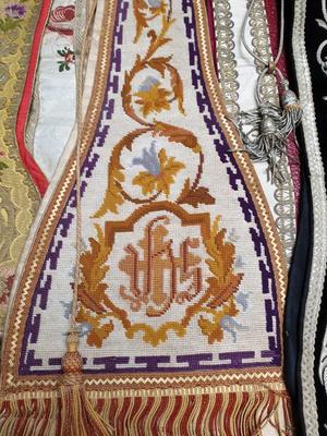 Great Number Of Hundreds Of Stoles, Maniples, Chalice - Veils Embroidered / Brocade Only For Sale In Lots en Fabrics, Netherlands / Belgium 19 th century