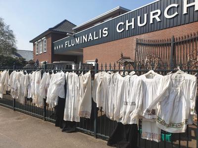 Huge Lot Of Religious Clothing And Altar Attributes Only For Sale In One Deal en Fabrics, Belgium 19 th century
