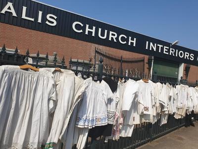 Huge Lot Of Religious Clothing And Altar Attributes Only For Sale In One Deal en Fabrics, Belgium 19 th century