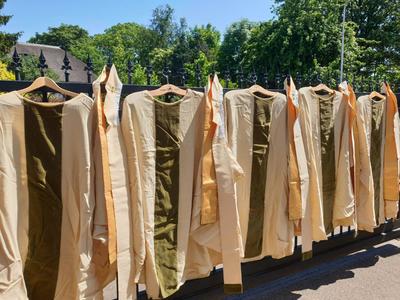 Matching Series Of 6 High Quality Chasubles & 6 Matching Stoles. en Linen / Green Velvet, Dutch 20th Century