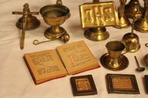 Miniature Altar - Atributes en Brass, Dutch anno 1900