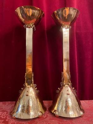 Candle - Holders Partly Hand - Hammered style ART - DECO en Brass / Bronze / Polished / New Varnished, Dutch 20th century (Anno 1930)
