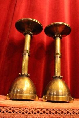 Candle Sticks Measures Without Pin style ART - DECO en Brass / Bronze / Hand Hammered, Dutch 20th century (Anno 1930)