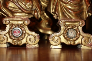 Relics Of St. Julia & St. Basilius Magnus style baroque en hand-carved wood polychrome gilt, Italy 17