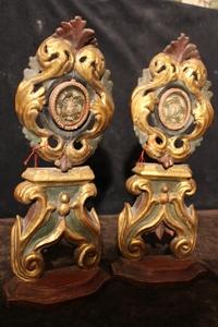 Reliquaries style baroque en wood polychrome, France 17 th century