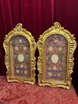 Exceptional Multi - Reliquaries. Relics : St. Lucia. St. Victor. St. Severinae. St. Fulgentia. St. Bonifacius. St. Vestina & More. style Baroque - Style en Wood / Gilt / Glass / Fabrics / Stones / Wax Medallions, Italy 17 th century Anno ( 1690 )