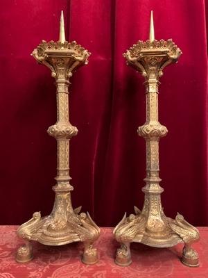 Candle Sticks Measures Without Pin. Could Be Polished. en Bronze / Gilt, France 19th century ( anno 1890 )